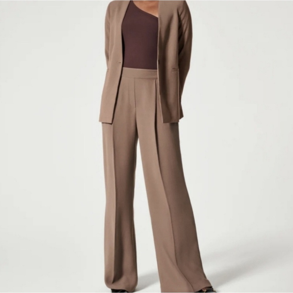 Spanx Crepe Pleated Trouser in Cedar Women's Size Medium.